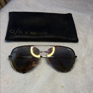 Quay X Desi Perkins HIGH KEY Sunglasses Silver Metal Frames Mirror Lens